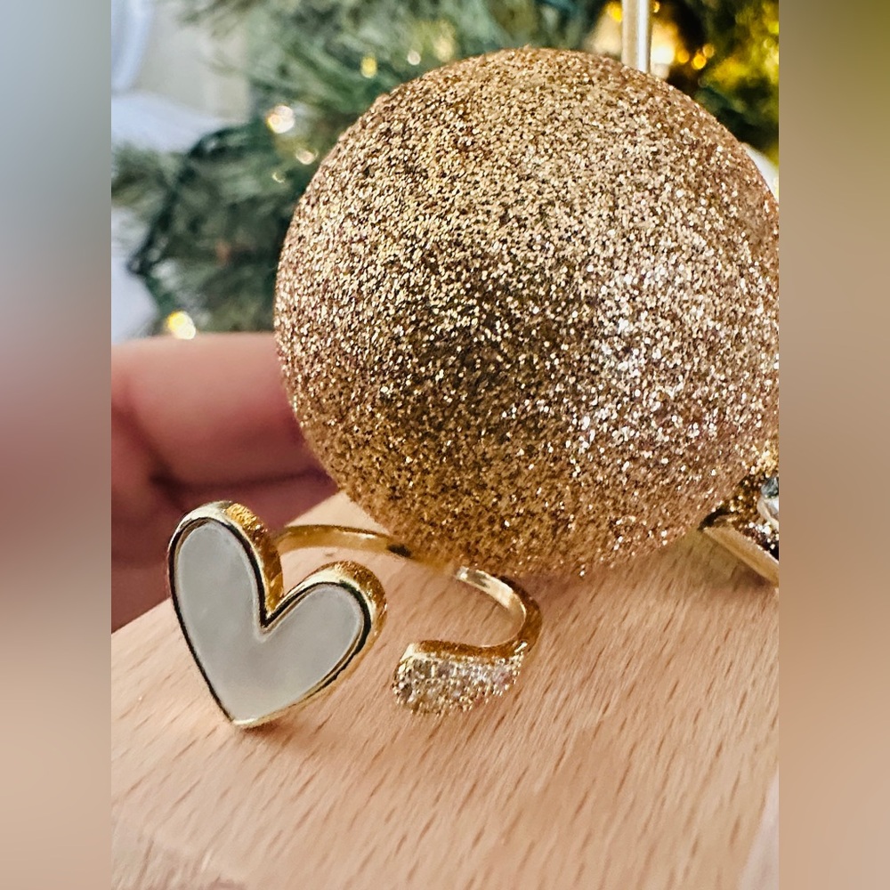 Gold tone mother of pearl inspired heart ring